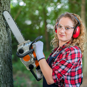 Why Electric Chainsaws Are a Smart Choice for Homeowners